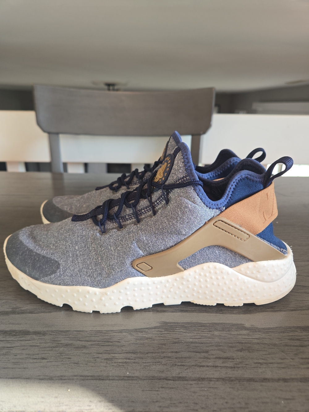 Women's Nike Air Huarache Run Ultra SE Shoes Size 10  (859516 400)